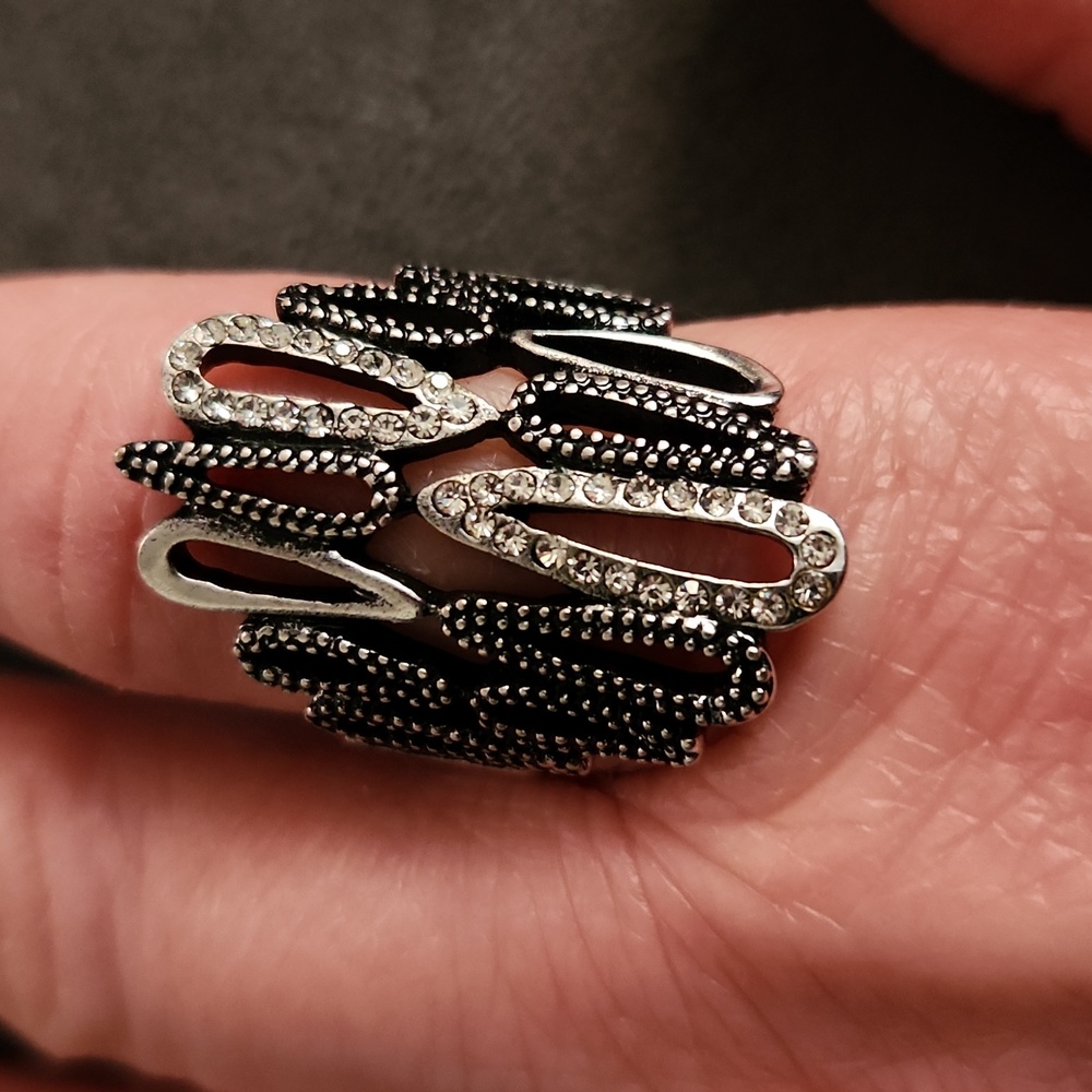 NEW- RING, SIZE 9 - Picture 7 of 7